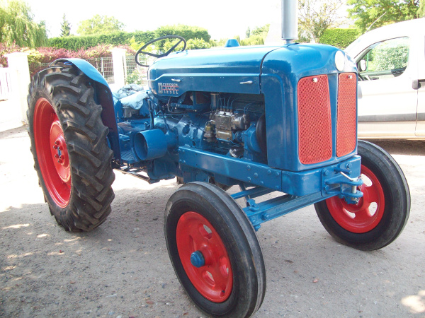 Tracteur ancien